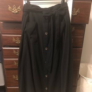 Black skirt with a belt